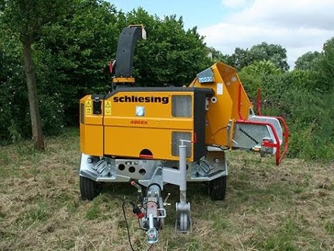 Wood chipper with diesel engine - rotatable 270° - on axle Schliesing 495 TX